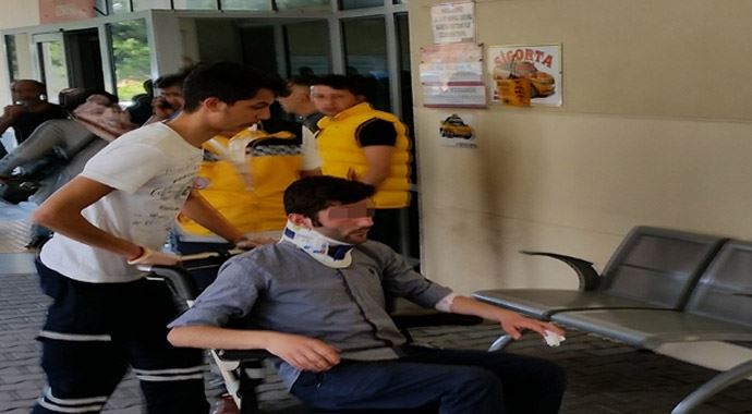 Üç öğrencinin kavgası kanlı bitti, 2 yaralı Üç öğrencinin kavgası kanlı bitti, 2 yaralı