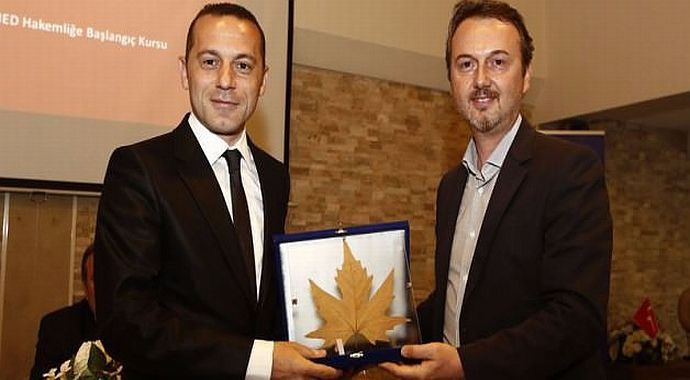 Çakır ve Uilenberg hakem adaylarıyla buluştu Çakır ve Uilenberg hakem adaylarıyla buluştu