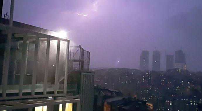 İstanbul'da sağanak yağış var! Meteoroloji 7 ili uyardı İstanbul'da sağanak yağış var! Meteoroloji 7 ili uyardı