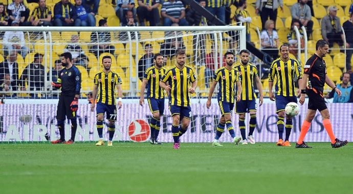 Fenerbahçe'de 'kart' alarmı Fenerbahçe'de 'kart' alarmı