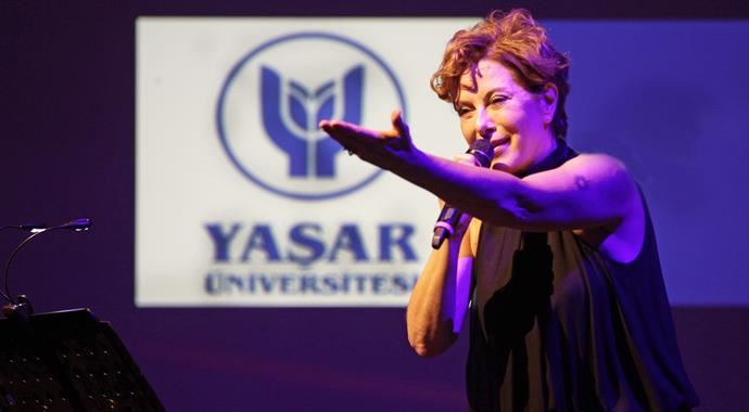 Sanatçı Zuhal Olcay 'şüpheli' sıfatıyla ifade verdi Sanatçı Zuhal Olcay 'şüpheli' sıfatıyla ifade verdi