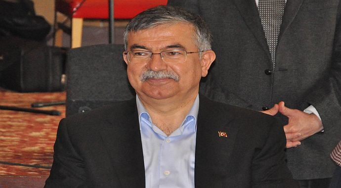 İsmet Yılmaz &#039;Türkiye sözleşmeli askerliğe gidiyor&#039;