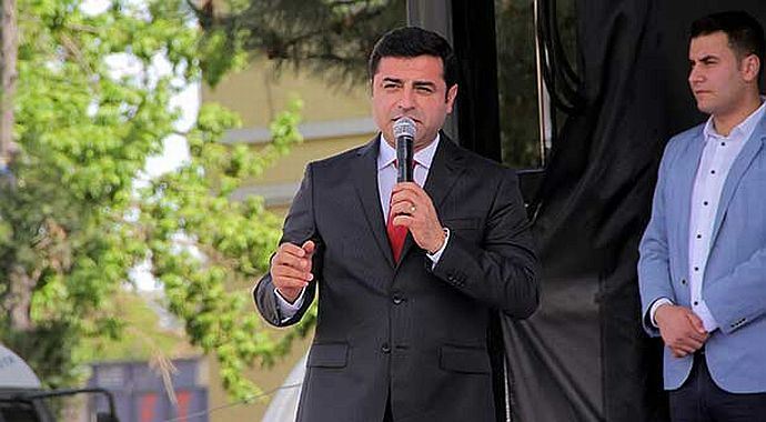 Selahattin Demirtaş&#039;tan Valiye tepki: Bak kardeşim...