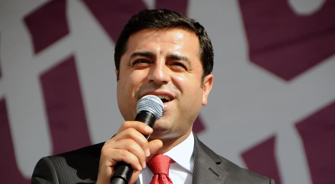Demirtaş mitingde Diyanet'i yuhalattı Demirtaş mitingde Diyanet'i yuhalattı