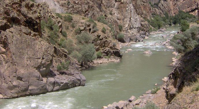 Çoruh Nehri'ne düşen işçi kayboldu Çoruh Nehri'ne düşen işçi kayboldu