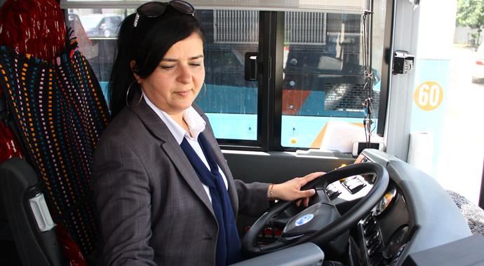 Belediye otobüsü 3 çocuk annesine emanet Belediye otobüsü 3 çocuk annesine emanet