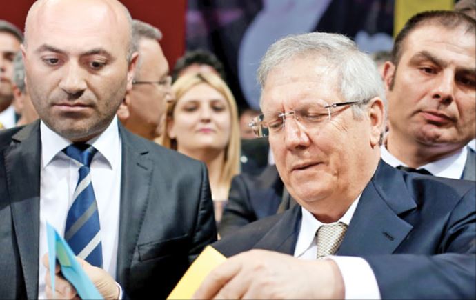 1998'den bu yana Fenerbahçe Başkanı olan Aziz Yıldırım, 12. kez koltuğu korudu 1998'den bu yana Fenerbahçe Başkanı olan Aziz Yıldırım, 12. kez koltuğu korudu