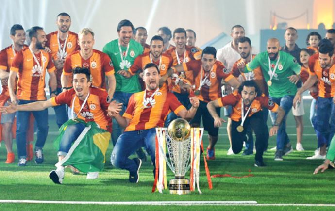 Aslan tacını taktı