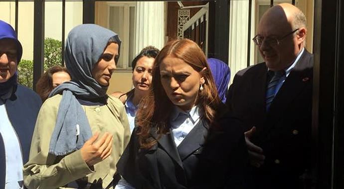 O protestoya Sümeyye Erdoğan da katıldı! O protestoya Sümeyye Erdoğan da katıldı!