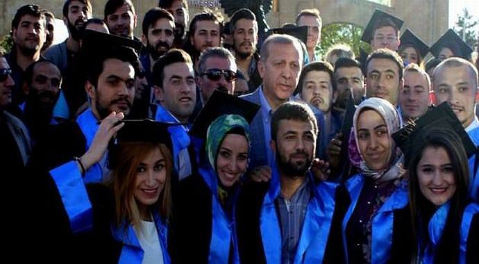 Erdoğan öğrencileri yalnız bırakmadı Erdoğan öğrencileri yalnız bırakmadı