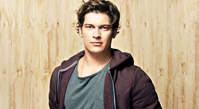 Çağatay Ulusoy&#039;dan hayranlarını üzen paylaşım