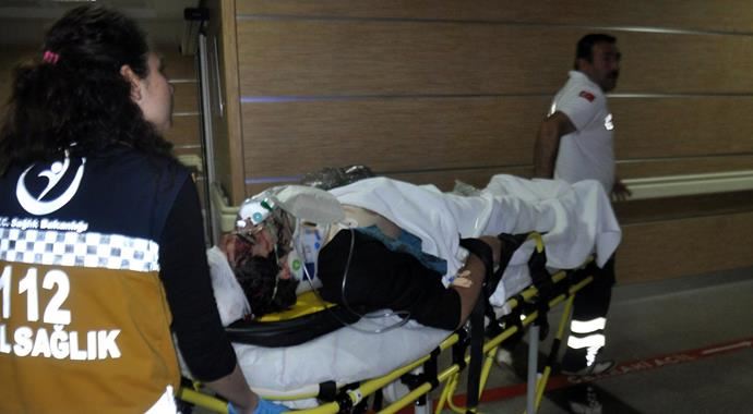 Otomobil şarampole yuvarlandı, 5 kişi yaralandı Otomobil şarampole yuvarlandı, 5 kişi yaralandı