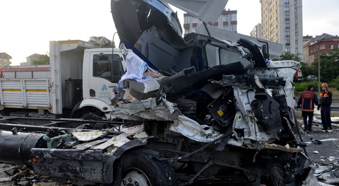 TEM'de zincirleme kaza, trafik felç oldu!