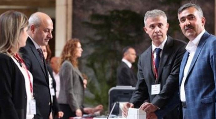 Meclis'te kayıt yaptıran ilk vekil Meclis'te kayıt yaptıran ilk vekil