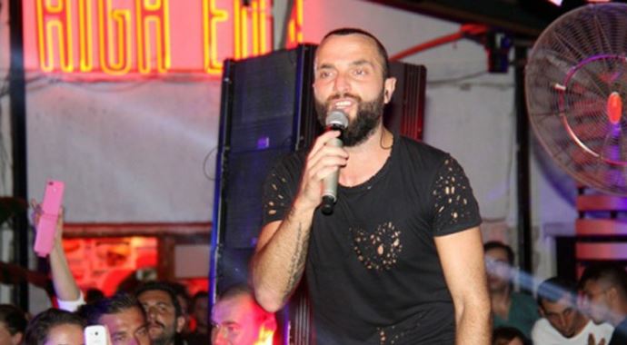Ünlü sanatçı Berkay&#039;a karne sürprizi