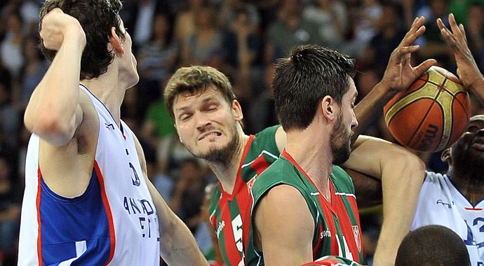 Pınar K.Yaka final serisinin 2.maçında Anadolu Efes&#039;i devirdi