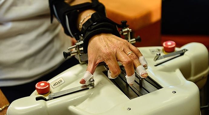 MS hastalarına robotik tedavi