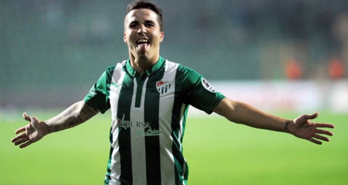 Josue'nin Menajeri: 'Porto'yu ikna etmek yeterli olmayabilir' Josue'nin Menajeri: 'Porto'yu ikna etmek yeterli olmayabilir'