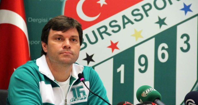 Ertuğrul Sağlam'ın imza töreninde taraftar sürprizi Ertuğrul Sağlam'ın imza töreninde taraftar sürprizi