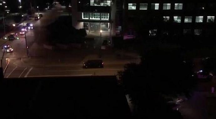 ABD'de polis merkezine bombalı ve silahlı saldırı ABD'de polis merkezine bombalı ve silahlı saldırı