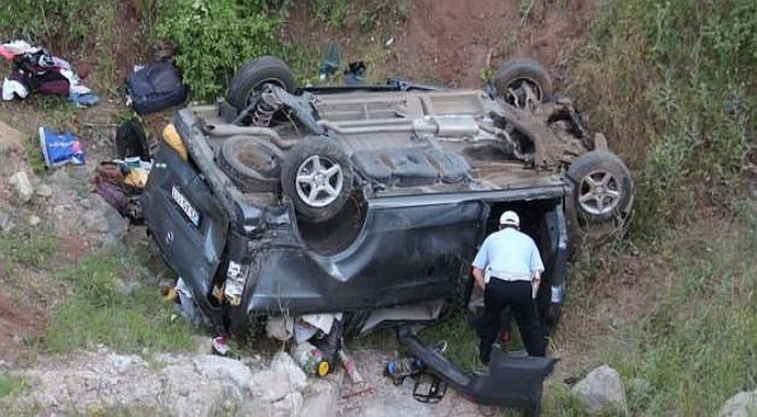 Sivas'ta minibüs devrildi: 1 ölü, 5 yaralı Sivas'ta minibüs devrildi: 1 ölü, 5 yaralı