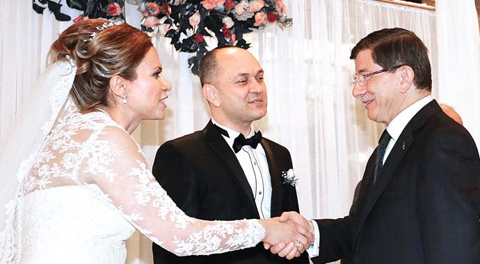 Davutoğlu'ndan Başkanlara: Oy vermedi diye vatandaşa küsmeyin Davutoğlu'ndan Başkanlara: Oy vermedi diye vatandaşa küsmeyin