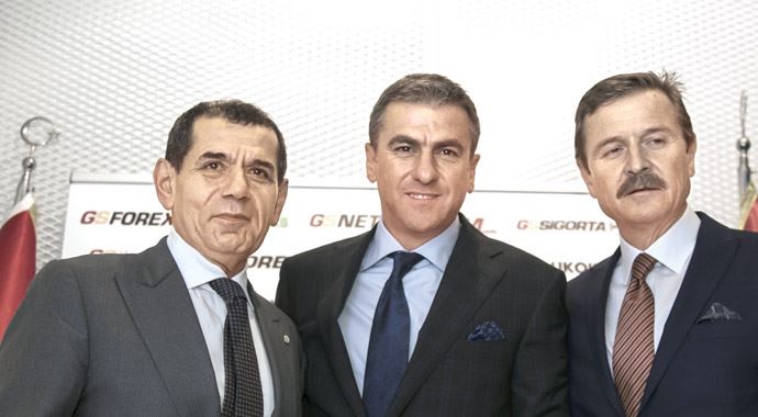 G.Saray'a çifte kupa kazandıran Hamzaoğlu, 3 yıl daha Cimbom'un başında G.Saray'a çifte kupa kazandıran Hamzaoğlu, 3 yıl daha Cimbom'un başında