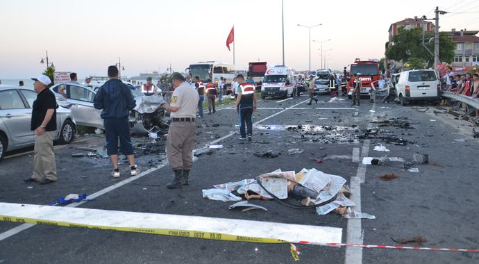 Tekirdağ'daki zincirleme kazanın bilançosu, 3 ölü... Tekirdağ'daki zincirleme kazanın bilançosu, 3 ölü...