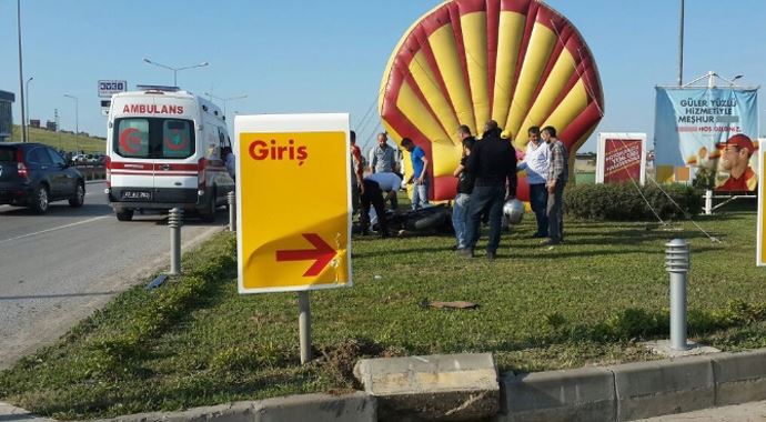 Motosikletten fırlayan sürücüyü reklam balonu kurtardı! Motosikletten fırlayan sürücüyü reklam balonu kurtardı!