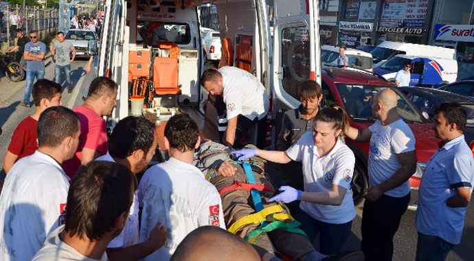 İstanbul'da feci kaza, 1 kişi hayatını kaybetti! İstanbul'da feci kaza, 1 kişi hayatını kaybetti!