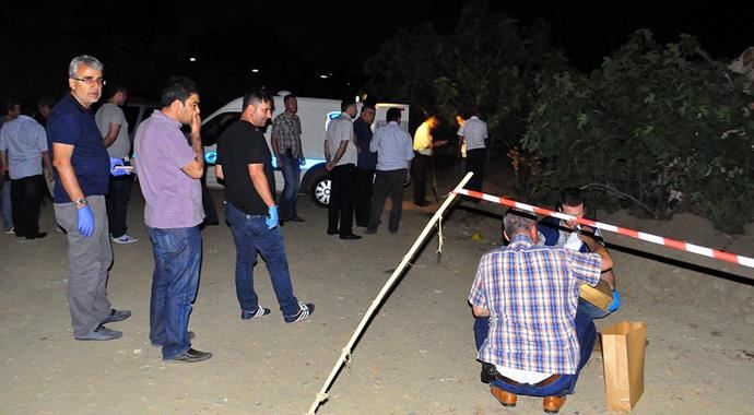 Manisa&#039;da yol kenarında ceset bulundu