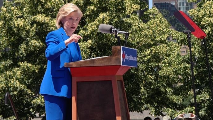 Hillary Clinton Başkanlık yarışını başlattı