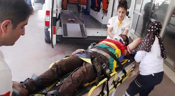 43 işçiyi taşıyan servis kaza yaptı, çok sayıda yaralı var 43 işçiyi taşıyan servis kaza yaptı, çok sayıda yaralı var
