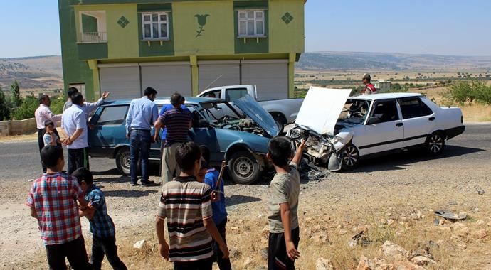 Gaziantep&#039;te otomobiller çarpıştı, 8 kişi yaralandı