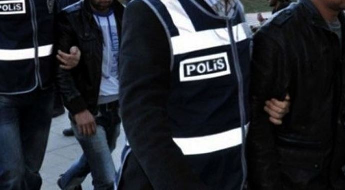Öldürülen Cevzet Soysal'ın ailesi 19 gözaltı kararını sevinçle karşıladı Öldürülen Cevzet Soysal'ın ailesi 19 gözaltı kararını sevinçle karşıladı