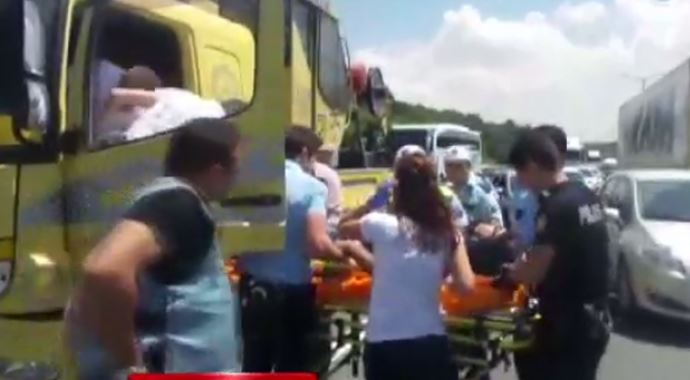 TEM'de feci kaza! Trafik kilit TEM'de feci kaza! Trafik kilit
