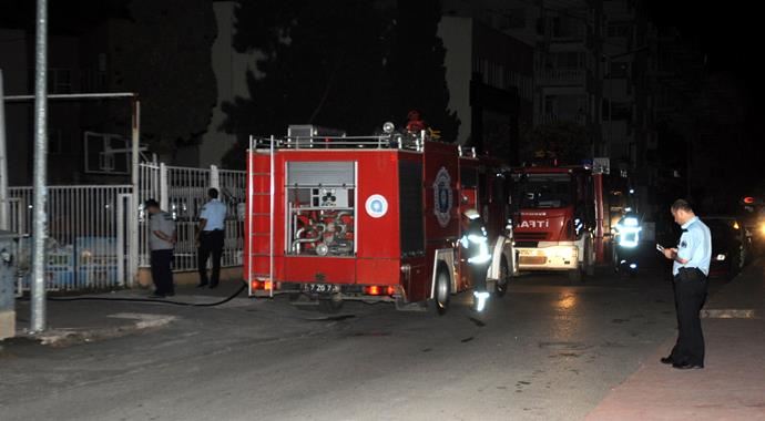 Düğünde patlatılan havai fişek trafoyu patlattı Düğünde patlatılan havai fişek trafoyu patlattı