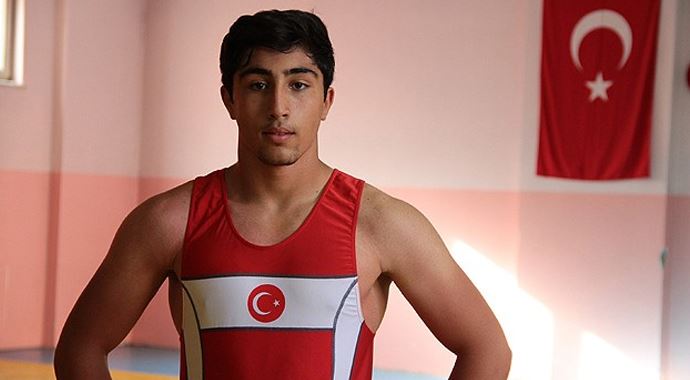 Yıldız güreşçi dünyada da minderleri fethetmek istiyor Yıldız güreşçi dünyada da minderleri fethetmek istiyor