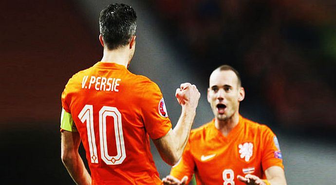 Sneijder, Van Persie için devrede