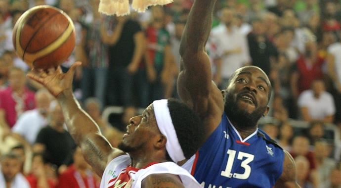 Pınar Karşıyaka 71-65 Anadolu Efes