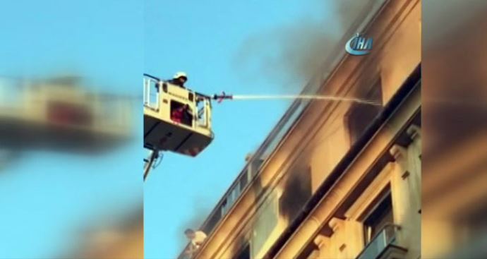 İstanbul'da korkutan otel yangını! İstanbul'da korkutan otel yangını!