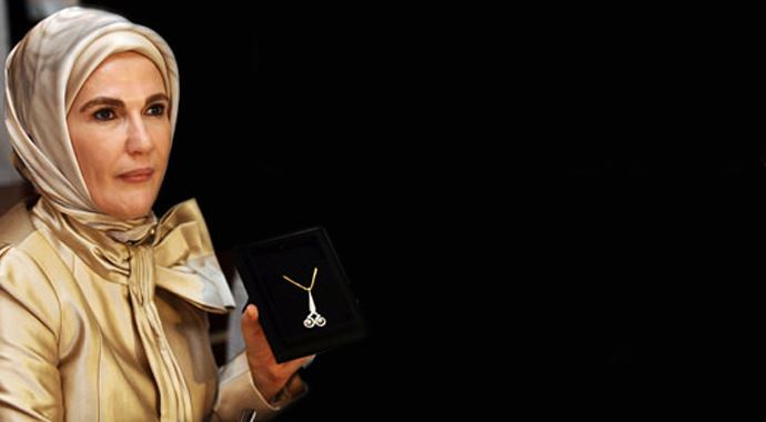 Erdoğan&#039;ın kayıp kolyesi bakın nerede çıktı!