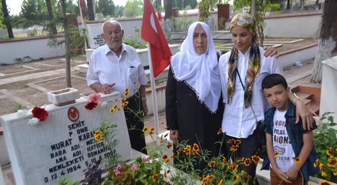 Hollandalı Bernadette şehit nişanlısının mezarını ziyaret etti