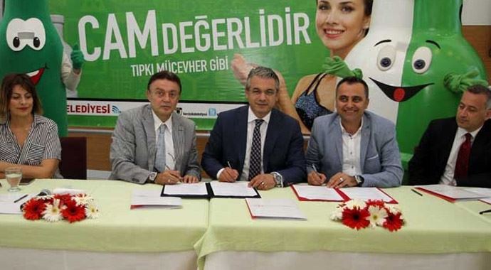 Türkiye&#039;de ilk kez camları çöpe atana ceza