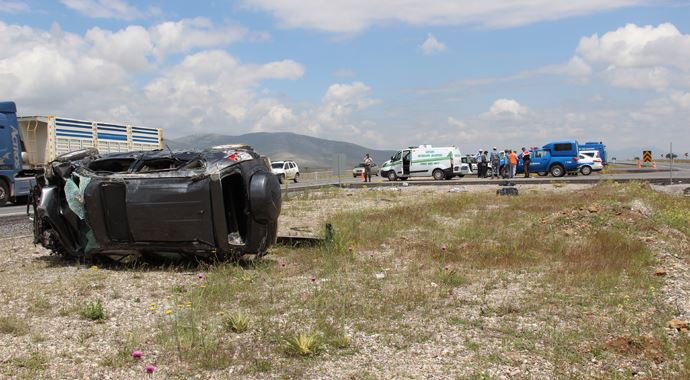 Kayseri'de cip takla attı, 2 kişi hayatını kaybetti Kayseri'de cip takla attı, 2 kişi hayatını kaybetti