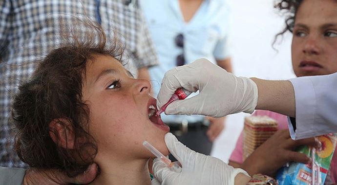 Suriyeli sığınmacı çocuklara aşı yapıldı Suriyeli sığınmacı çocuklara aşı yapıldı