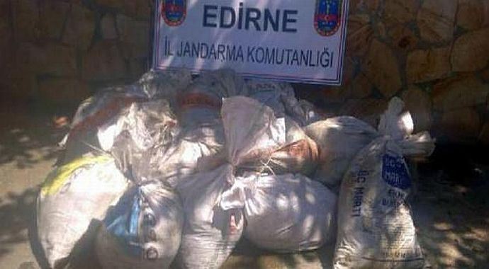 Sınırda, 1 ton kaçak et ele geçirildi