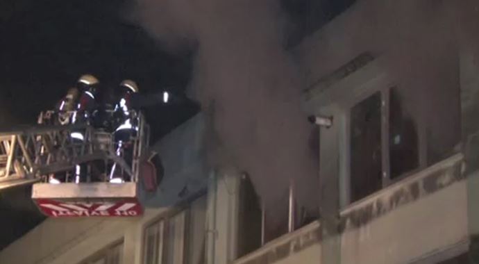 İstanbul'da yürekleri ağza getiren yangın! İstanbul'da yürekleri ağza getiren yangın!