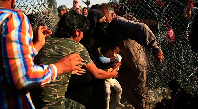 AFAD: 20 bin 997 Suriyeli, Akçakale sınırından Türkiye'ye giriş yaptı AFAD: 20 bin 997 Suriyeli, Akçakale sınırından Türkiye'ye giriş yaptı