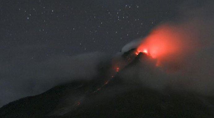 Sinabung Yanardağı için en yüksek seviyede alarm Sinabung Yanardağı için en yüksek seviyede alarm